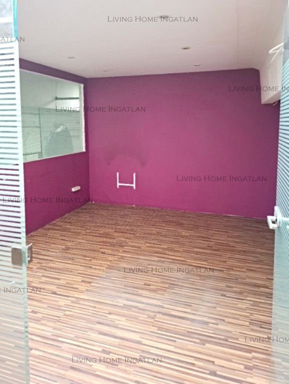 <p>RAKTÁR KIADÓ A III. KERÜLETBEN.</p><p>Jól megközelíthető helyen kiadásra kínálunk egy 240&nbsp;nm-es raktárhelyiséget. A raktár jellemzője: nem ...