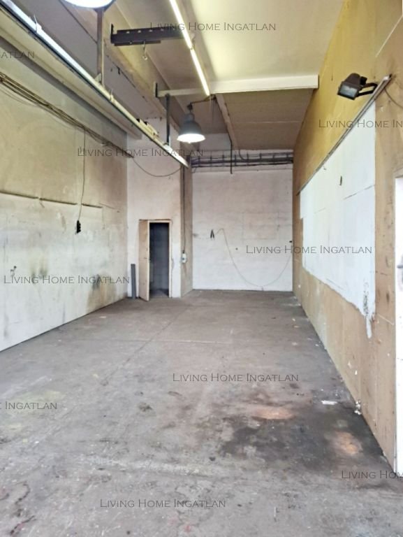 <p>RAKTÁR KIADÓ A III. KERÜLETBEN.</p><p>Jól megközelíthető helyen kiadásra kínálunk egy 240&nbsp;nm-es raktárhelyiséget. A raktár jellemzője: nem ...