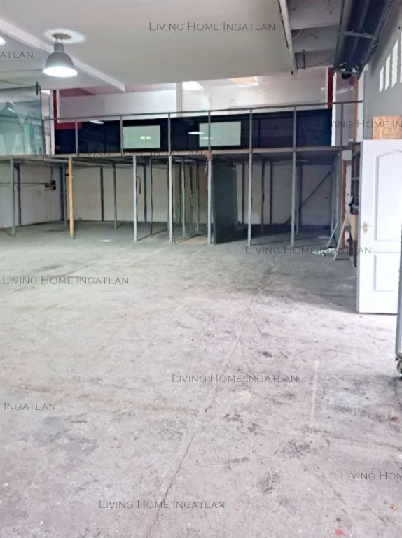 <p>RAKTÁR KIADÓ A III. KERÜLETBEN.</p><p>Jól megközelíthető helyen kiadásra kínálunk egy 240&nbsp;nm-es raktárhelyiséget. A raktár jellemzője: nem ...