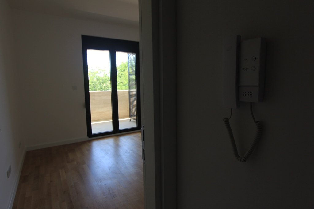Apartments in a new complex near the sea in Tivat<br><br><p>Three apartments for sale in Donje Lastva, Tivat. The apartments are 50m2, 56m2 and 106...