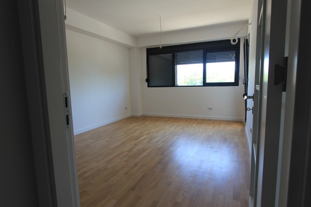 Apartments in a new complex near the sea in Tivat<br><br><p>Three apartments for sale in Donje Lastva, Tivat. The apartments are 50m2, 56m2 and 106...