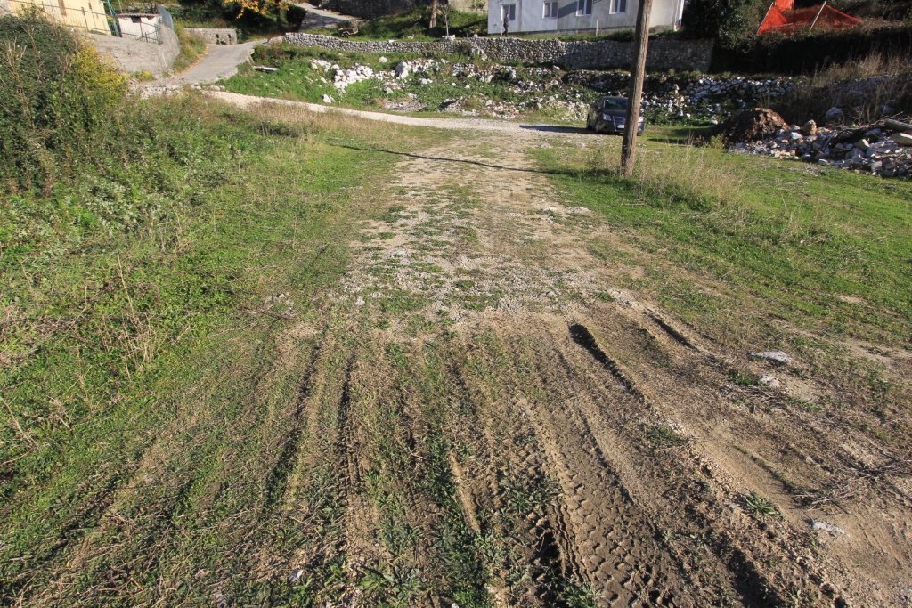 Plot in Risan with sea view<br><br><p>The plot with an area 4737 m2, is located about 200m from the sea, with a beautiful view of the sea, and all ...