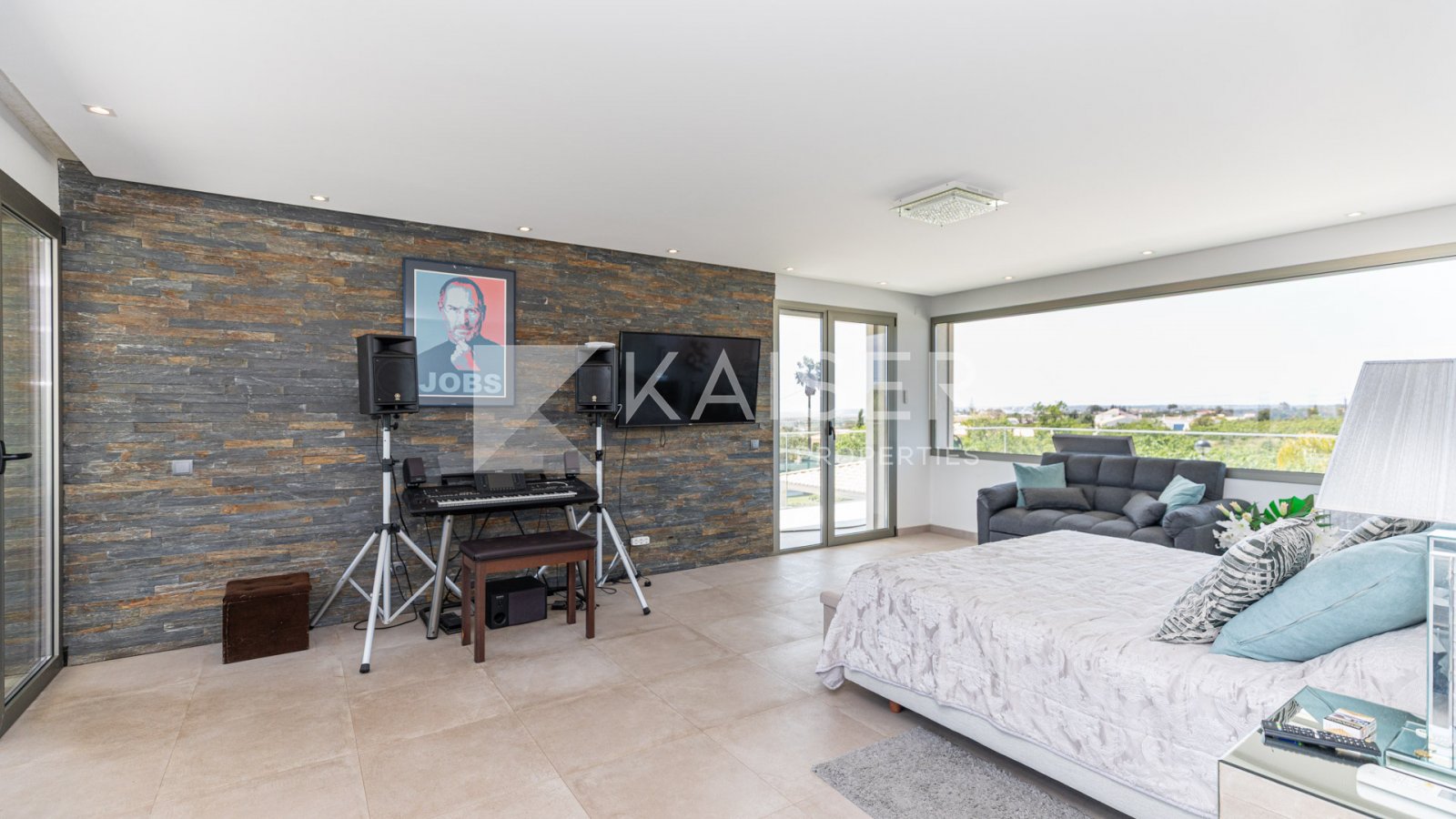 Einzigartige moderne Villa mit 4 (3+1) SZ und fantastischem Meerblick, in ruhiger Hügellage. Cafés, Bars, Restaurants, Supermarkt und Apotheke sind fu